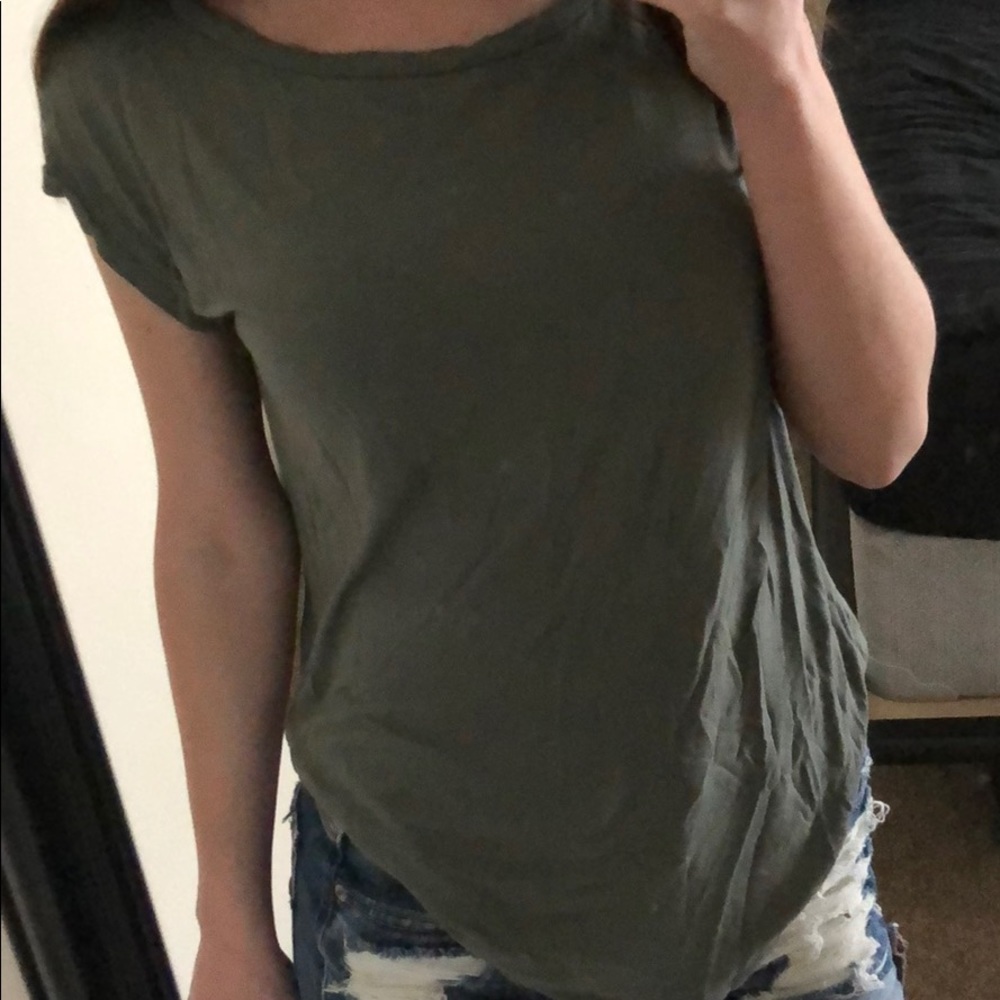 olive GAP t-shirt